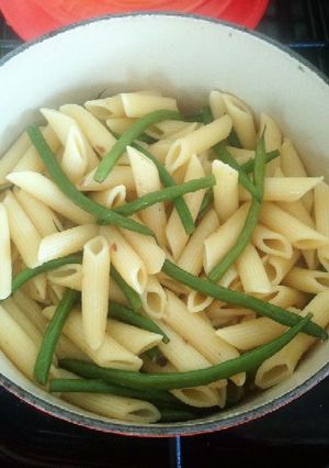 A picture of Anchovy and garlic pasta.