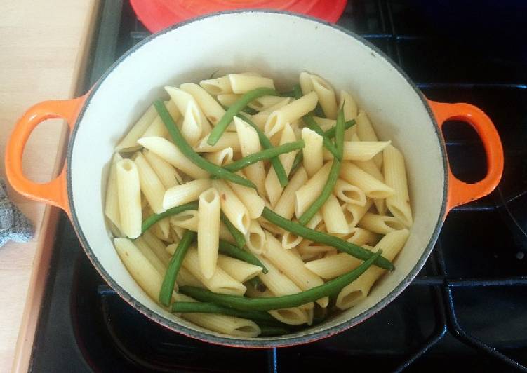 Anchovy and garlic pasta