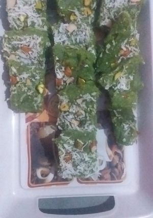हरा चना बर्फी (Hara Chana Barfi recipe in Hindi) रेसिपी मुख्य फोटो