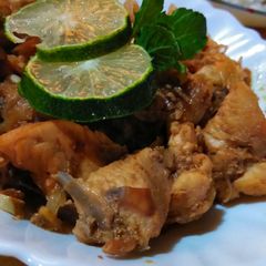 A picture of Dahi Chicken.