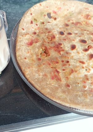 A picture of Mix vegetable paratha.