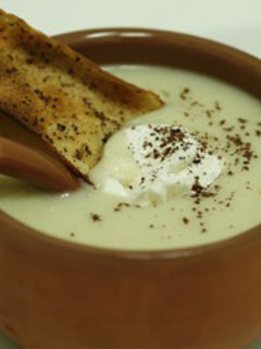 صورة لوصفة طريقة عمل شوربة كريمة الخرشوف باللبنة
