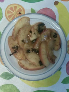 Una foto de Manzana frita al té verde y sirope de agave