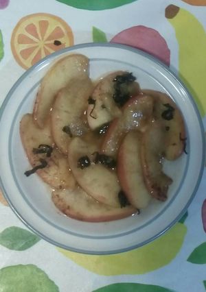 Una foto de Manzana frita al té verde y sirope de agave