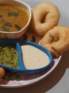 મેદુવડા(Mendu vada recipe in Gujarati) રેસીપી મુખ્ય ફોટો