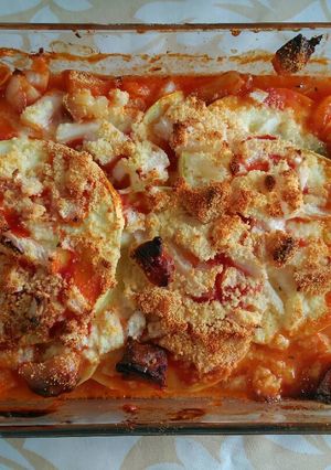 Una foto de Moussaka de patata, calabacín y lomo adobado