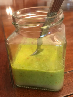 Una foto de Salsa de chile de árbol con cilantro