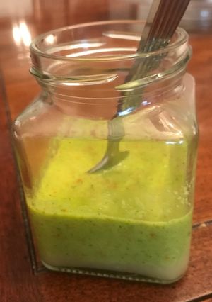 Una foto de Salsa de chile de árbol con cilantro