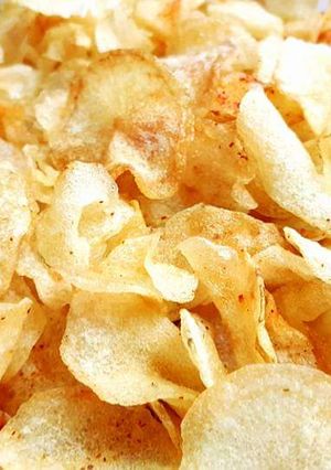 A picture of Crispy fried potato chips.