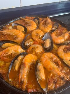Una foto de Paella marinera