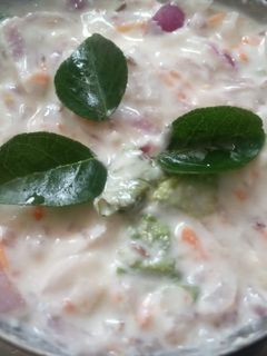 தயிர் பச்சடி (Thayir pachadi recipe in tamil) செய்முறை முக்கிய புகைப்படம்