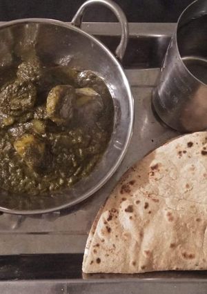 A picture of Aloo palak.