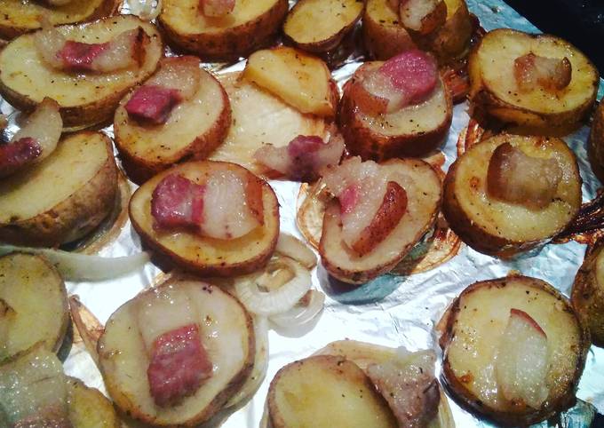 Картошка по-деревенски с салом в духовке: рецепт с фото