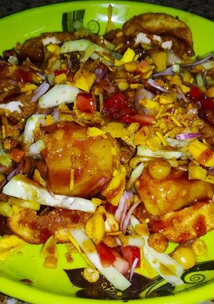 আলু-পাপড়ি চাট (aloo paari chaat recipe in Bengali) রেসিপির প্রধান ছবি