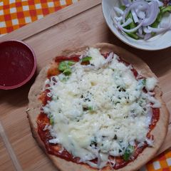 A picture of #NoOvenBaking wheat flour pizza.