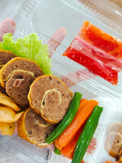 Foto resep Rolade daging sapi dengan saus asam manis dan sayur rebus