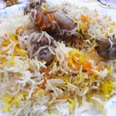 A picture of Lucknowi chicken dum biryani.