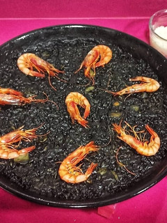 Una foto de Mi versión de arroz negro con calamares