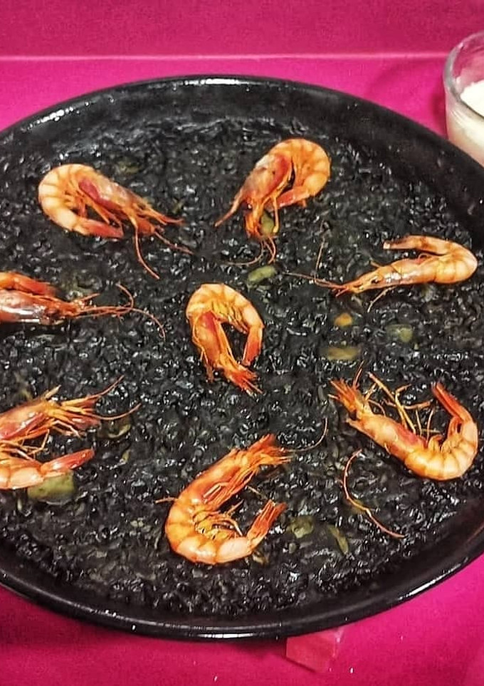 Una foto de Mi versión de arroz negro con calamares