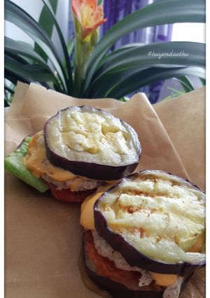 Hình của món Hamburger từ trái Cà Tím #lowcarb #cleaneating.