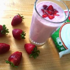 A picture of Strawberry Smoothie #RamadanKiTayari #SummerDrinks.