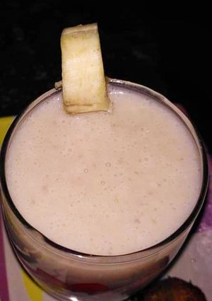 बनाना शेक (banana shake recipe in hindi) रेसिपी मुख्य फोटो