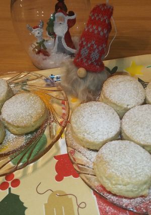 Polvorón, avagy spanyol karácsonyi mandulás keksz recept fotója