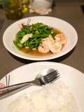 ผัดหน่อไม้ฝรั่ง กุ้งสดตัวโตๆ เมนูที่ 4