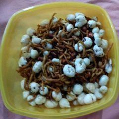 A picture of Mekkhne, peanut, namkeen.