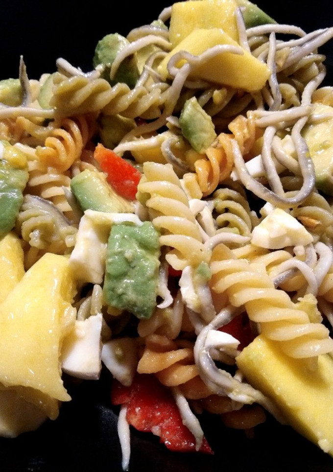 Una foto de Ensalada de pasta con gulas
