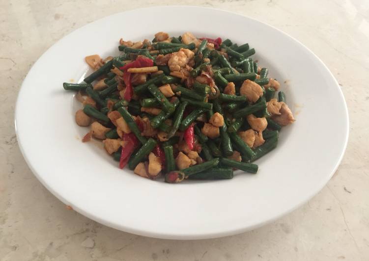 Ayam cah kacang panjang bumbu sambal terasi