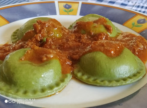 Una foto de Sorrentinos Verdes (acelga y queso) 🧀🥬