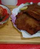 Milanesas de Carne. Con una pequeña ensalada