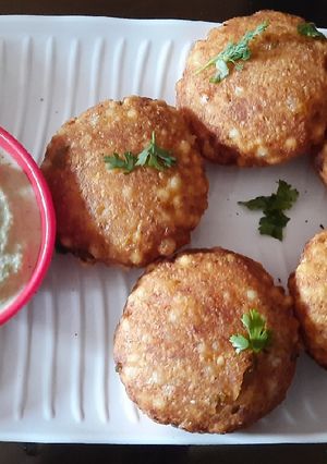 साबुदाणे वडे (Sabudane Vade Recipe In Marathi) रेसिपी चे मुख्य फोटो 