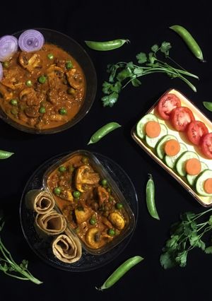 A picture of Matar Mushroom Masala.