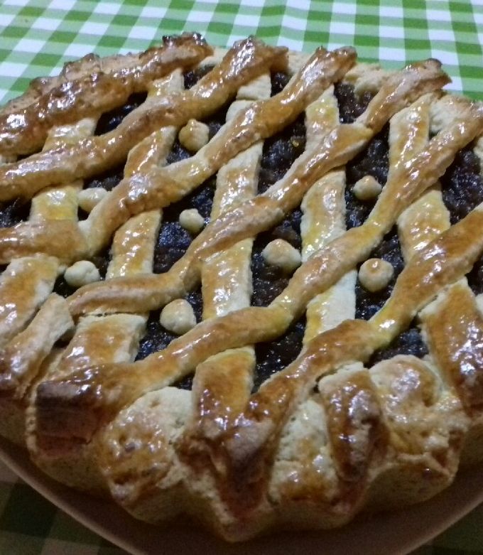 Una foto de Pasta frola de dulce de batata con chocolate 😍