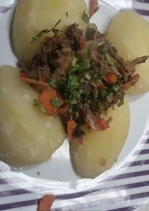 Una foto de Papas cocidas con changle