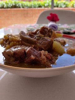 Una foto de Sopas de lentejas con costilla de res