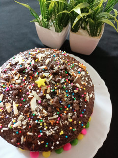 ऐगलेस चोको चिप्स चाॅकलेट केक (eggless choco chips chocolate cake recipe in Hindi) रेसिपी मुख्य फोटो