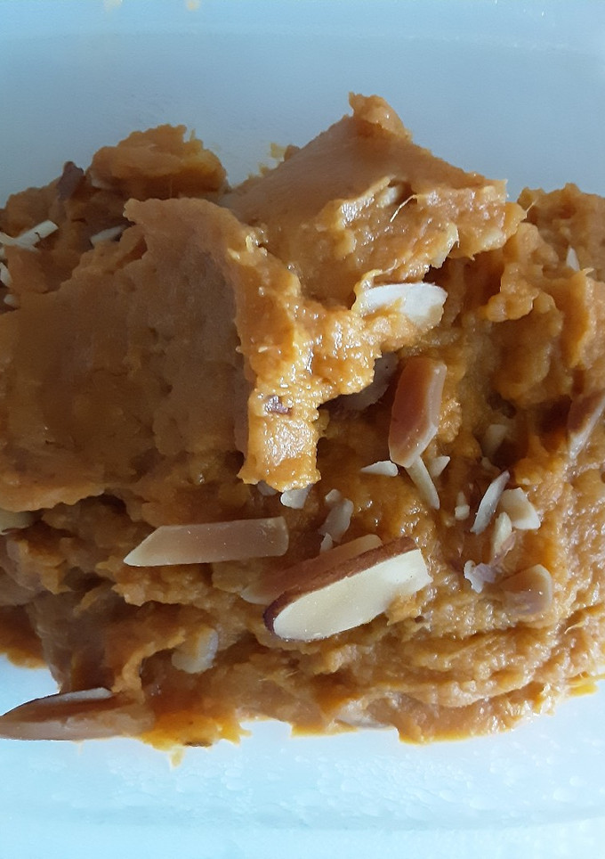 A picture of Roasted Sweet Potato Puree with almonds.