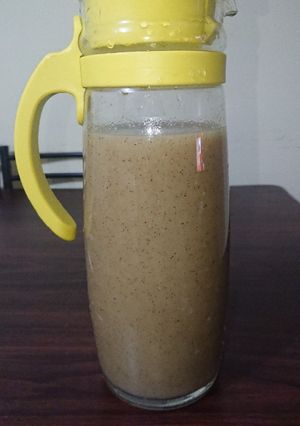 Una foto de Jugo natural de manzana 🍏 y kiwi 🥝