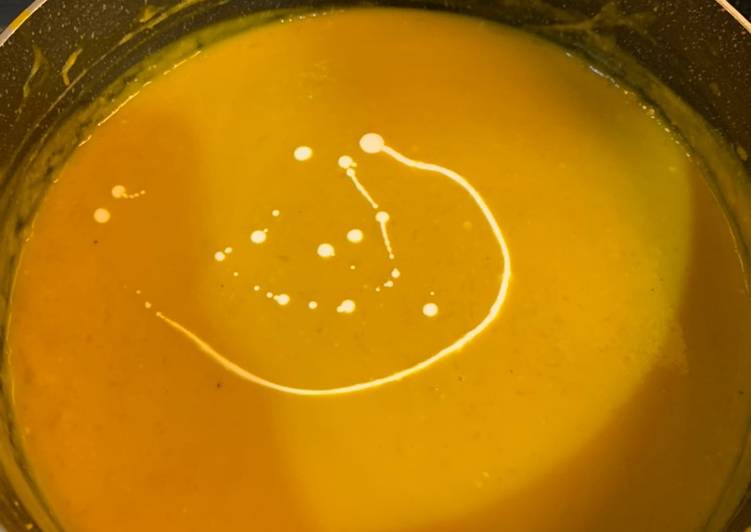 Sop krim labu kuning (Creamy pumpkin soup)