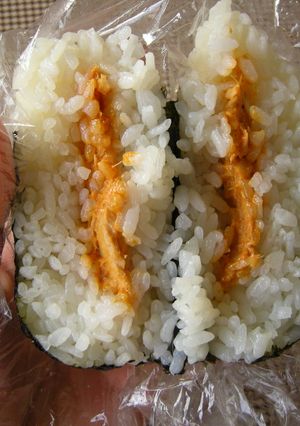 A picture of Tuna, Mayo & Gochujang Onigiri Ver.1.