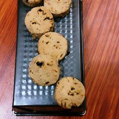 A picture of Jowar/Sorghum & Chilli Flakes Biscuits.
