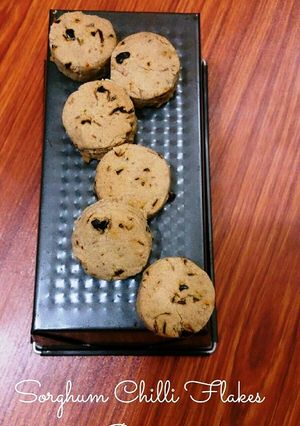 A picture of Jowar/Sorghum & Chilli Flakes Biscuits.