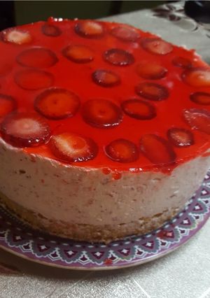 A picture of Strawberry mousse cheese cake.