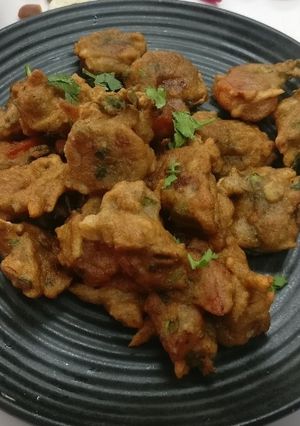 A picture of Gram flour dry fruits & paneer fritters.