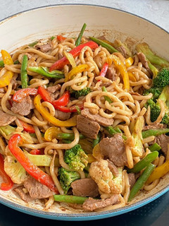 A picture of Stir Fried Udon & Beef with Oyster Sauce.