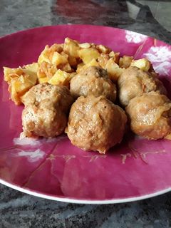 Una foto de Albóndigas de ternera Asturiana