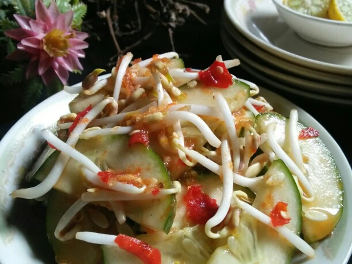 Cara Mudah Menyiapkan Resep  Reuceuh Timun &amp;amp; Toge yang Enak Banget, Menggugah Selera